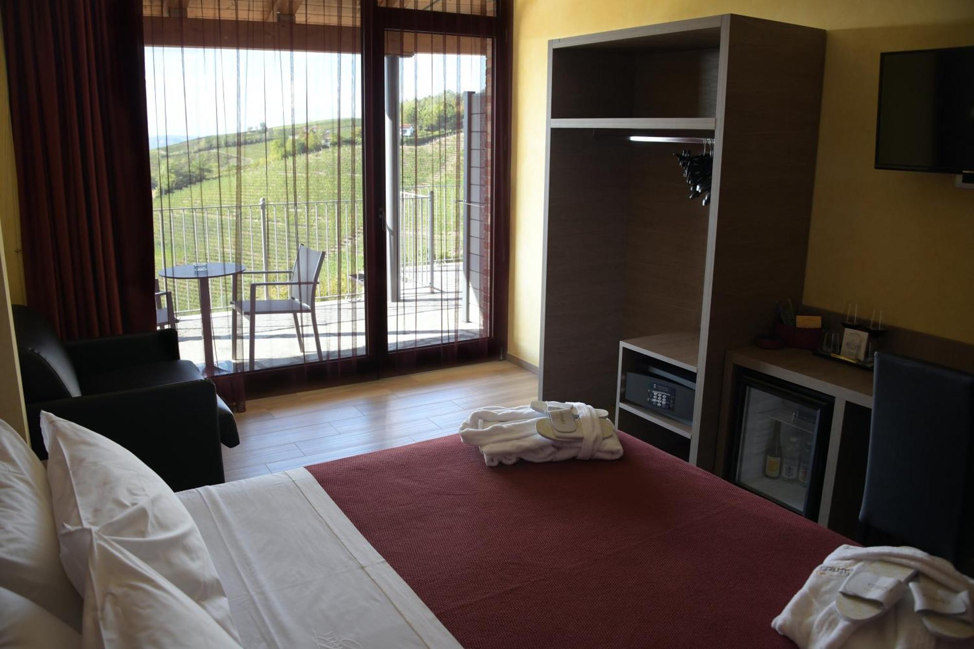 Casa Castella - Adults Only - Langhe Villa Diano dʼAlba Eksteriør billede